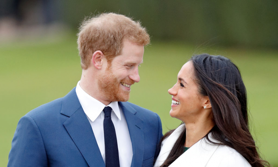 Galéria: Ezt jelenti egy testbeszéd elemző szerint, hogy Meghan és Harry mindig megérintik egymást