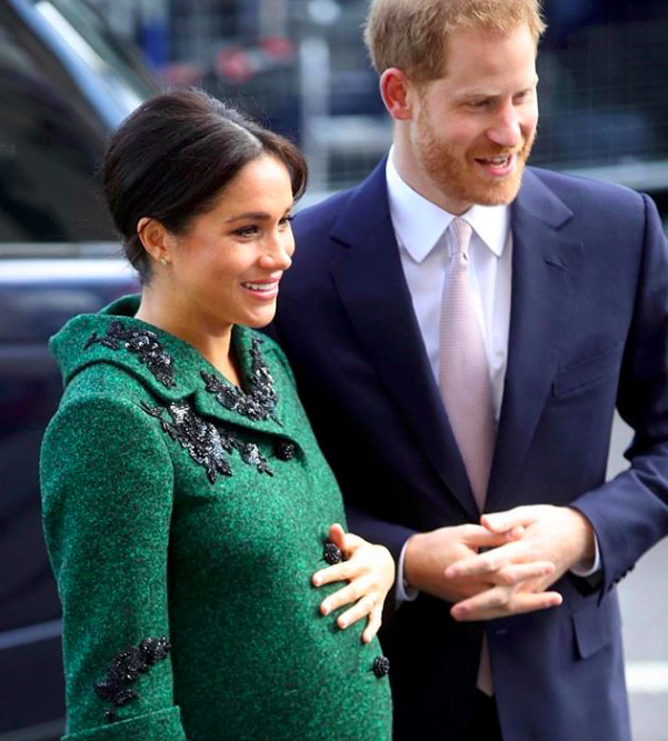 Galéria: Meghan Markle terhes cipői