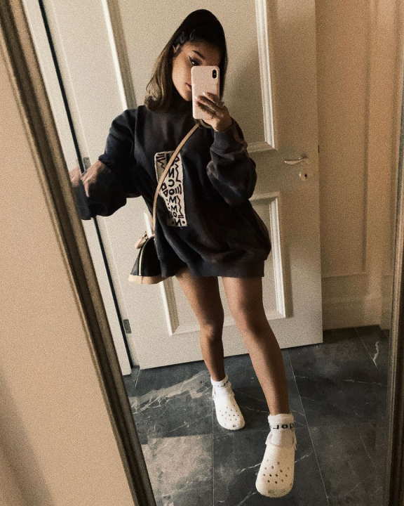 Galéria: Ariana Grande Crocsban