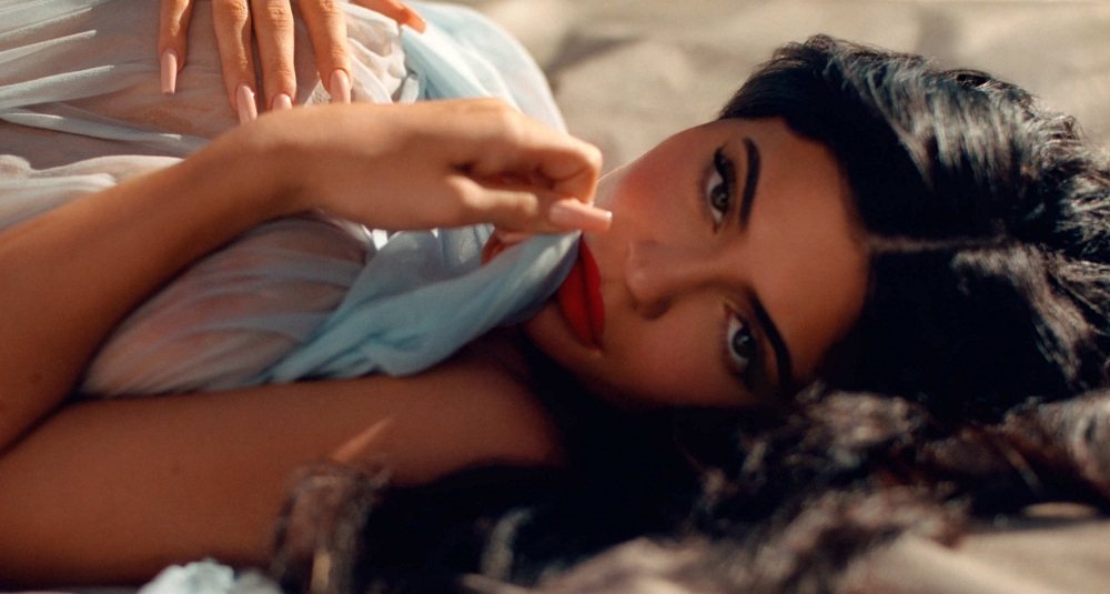 Galéria: Kylie Jenner sejtelmes meztelenkedése