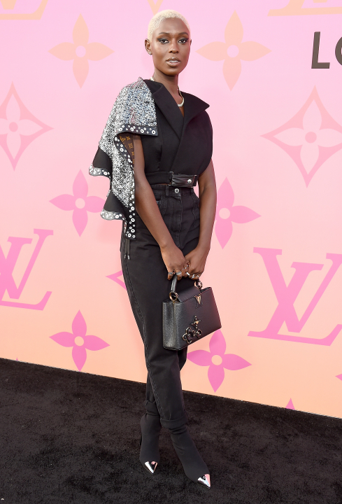 Galéria: Jodie Turner-Smith extravagáns vörös szőnyeges outfitjei