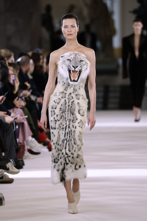 Galéria: A Schiaparelli Haute Couture 2023-as tavaszi–nyári kollekciója