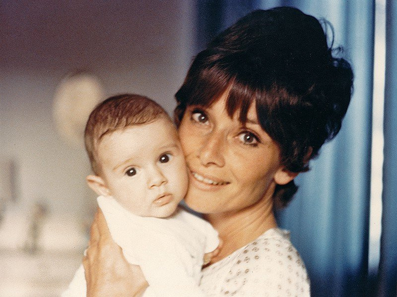 Galéria: Már 56 éves Audrey Hepburn kisebbik fia: Így néz kis most!
