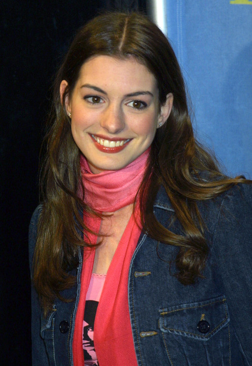 Galéria: Akkor és most fotók: Így változott Anne Hathaway arca 25 év alatt