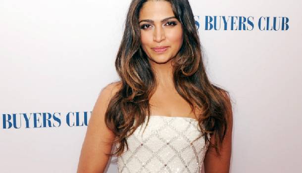 Borítókép: Camila Alves hókirálynőként hódított