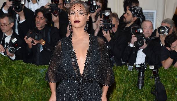 Borítókép: Beyoncé dívaként tündökölt az idei MET-gálán