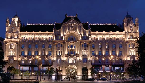 Borítókép: A budapesti Four Seasons Hotel Gresham Palace lett Európa legjobb szállodája