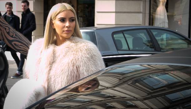 Borítókép: Itt a bizonyíték! Kim Kardashian mindig ugyanazt a 15 szettet viseli