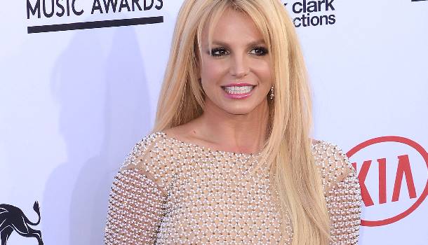 Borítókép: Britney dögös bikinis fotókkal bizonyítja, hogy nem retusálja a képeit