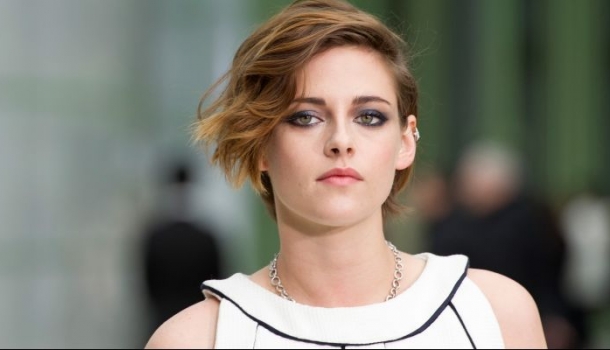 Borítókép: A vörös szőnyeg rút kiskacsájából lett divatdiktátor - Kristen Stewart stílusnapló