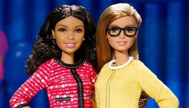 Borítókép: A Hillary Clintonra hajazó Barbie-któl több lesz a női főnök?