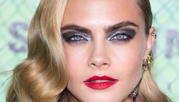 Borítókép: Lépésről lépésre: Így készítsd el Cara Delevingne füstös cicaszem sminkjét 