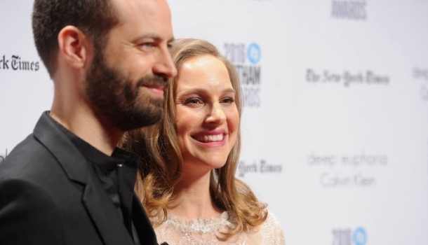 Borítókép: Natalie Portman egy merész testhez simuló ruhában mutatta meg hatalmas pocakját - FOTÓK