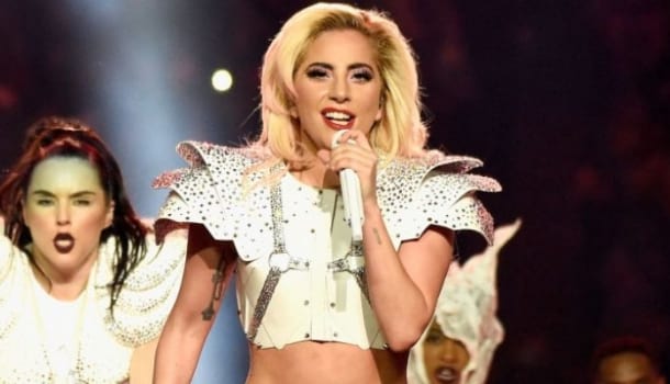 Borítókép: Lady Gagát az alakja miatt támadják az interneten - Szerinted jogosan?
