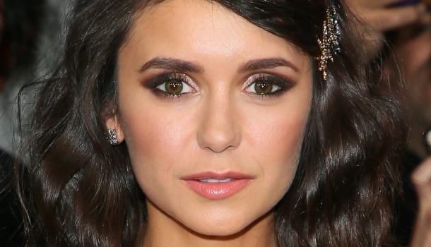 Borítókép: Dögös vámpírlány: Íme, Nina Dobrev legszebb sminkjei