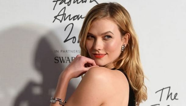 Borítókép: Karlie Kloss atomszőke lett – nézd csak, milyen dögös az új frizurája!