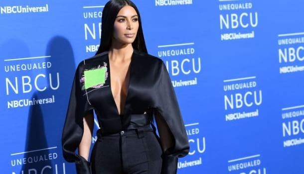 Borítókép: Kipróbálva! Ilyen egy napig Kim Kardashian bizarr nadrágját viselni