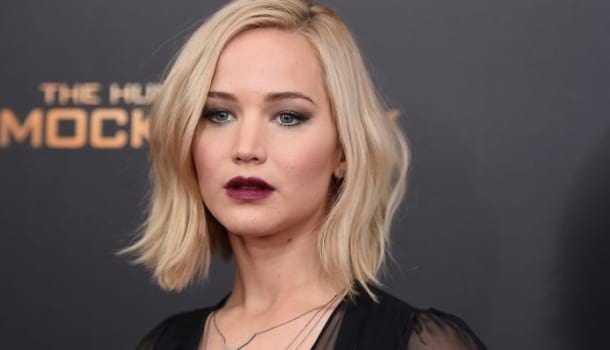 Borítókép: Ciki vagy menő? Jennifer Lawrence bugyiján veszekszik az internet
