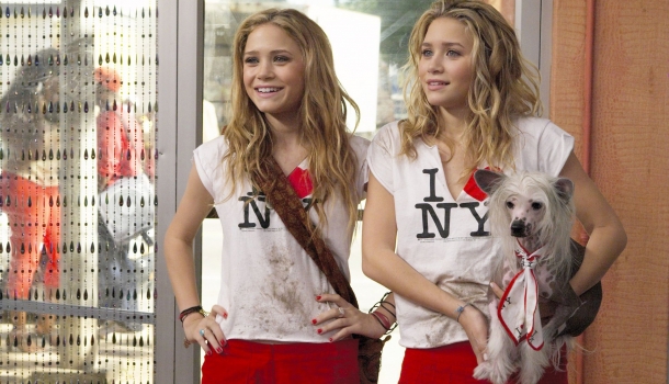 Borítókép: Ashley és Mary-Kate Olsen koszorúslányruhája minden, csak nem átlagos - Neked tetszik?