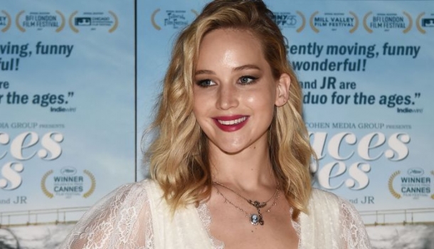 Borítókép: Ámulunk! Jennifer Lawrence menyasszonyi ruhában lépett a vörös szőnyegre