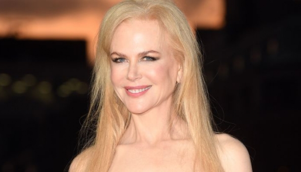 Borítókép: Nicole Kidman bebizonyította, hogy 40 felett sem ciki ezt a színt viselni