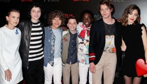 Borítókép: Az új kedvenc álompárunk! Csókolózás közben kapták lencsevégre a Stranger Things két sztárját