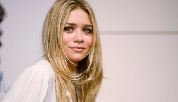Borítókép: Ashley Olsen erre a fiatal srácra cserélte le 58 éves párját – FOTÓ