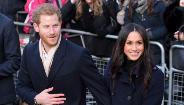 Borítókép: Neked is látnod kell Meghan Markle és Harry herceg hivatalos eljegyzési fotóit, mert egyszerűen csodálatosak!