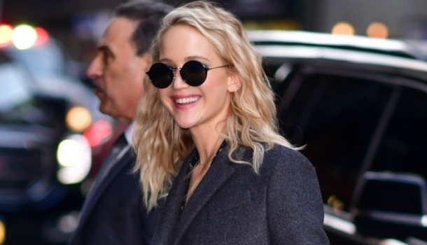 Borítókép: BRÉKING: Jennifer Lawrence ebben a hónapban kétszer is Nanushka ruhába bújt - FOTÓK