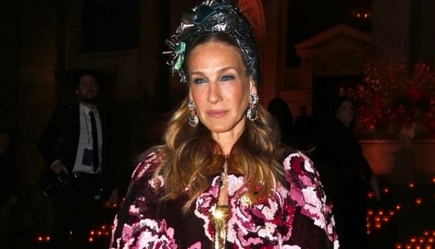 Borítókép: Carrie Bradshaw vagy Sarah Jessica Parker? Tegnap visszatért a divat New York utcáira!