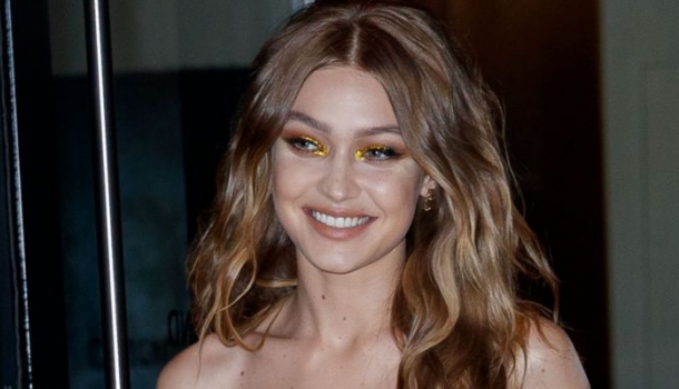 Borítókép: Gigi Hadid bombasztikus szettben ünnepelte 23. születésnapját