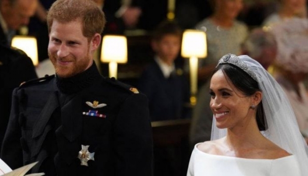Borítókép: ÉLŐ! Összeházasodott Harry herceg és Meghan Markle - csodás fotók