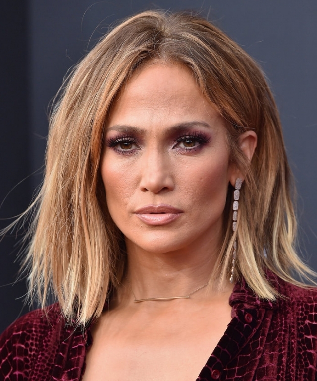 Jennifer Lopez,sztárok frizurája,nyári frizura,frizura tipp