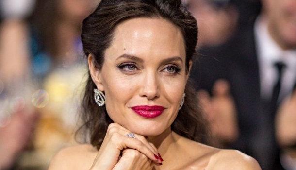 Borítókép: Nem bírja tovább! Angelina Jolie annyira szívtelen húzásra készül, hogy már az ügyvédje is felmondott neki
