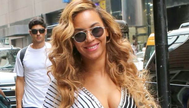 Borítókép: Ezzel trendet fog teremteni! Beyoncé gyerekkorod egyik kedvenc játékát viselte fülbevalóként