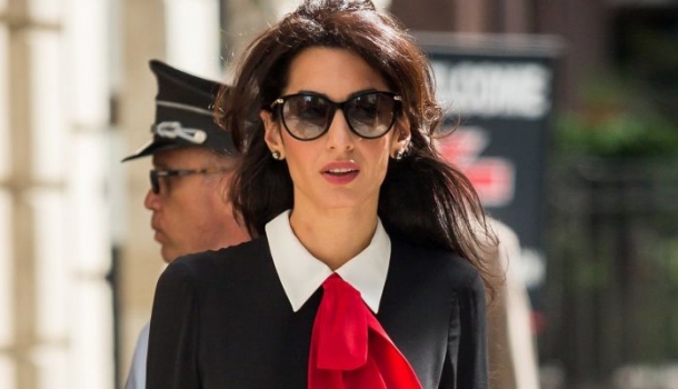 Borítókép: 5 Amal Clooney által tesztelt office look, ami tökéletes az őszre