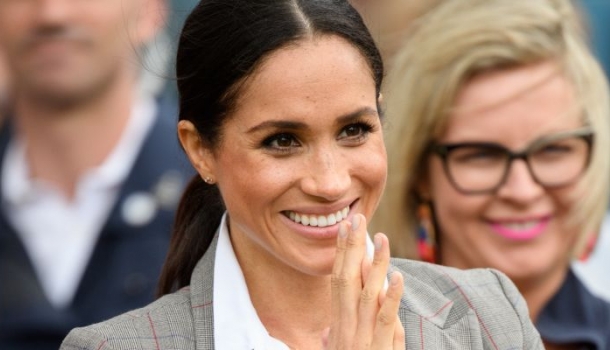 Borítókép: Hoppá! Meghan hercegné saját stílusszabályát szegte meg