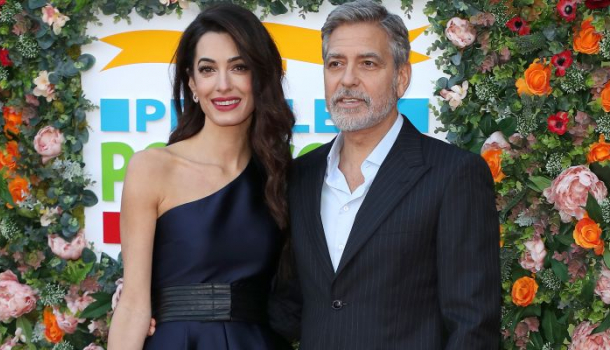 Borítókép: Miért fontos divattörténeti szempontból Amal Clooney csodás ruhája?
