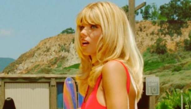 Borítókép: 51 évesen is bombázó a Baywatch szexszimbóluma