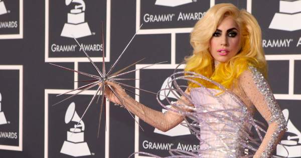 Borítókép: Ikonikus ruhák a Grammy-díjátadókról, amelyeket sosem felejtünk el