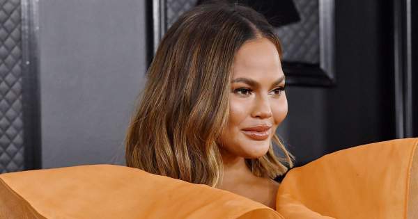 Borítókép: Chrissy Teigen alalkjára sokan vágynak, mégis folyamatosan kritizálják