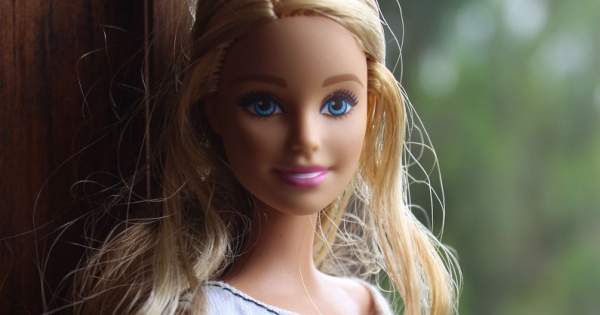 Borítókép: Nem menstruál és eredetileg legénybúcsúkra szánták – mennyi mindent nem tudtunk rólad, Barbie