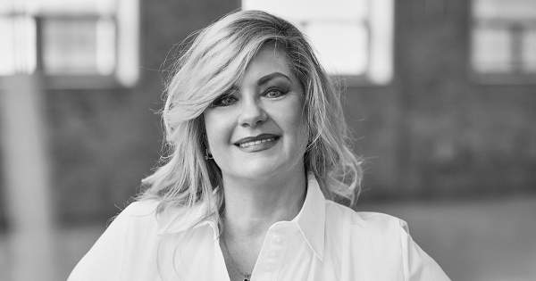 Borítókép: Legyen Divat a Női Vezető! - Bartucz Éva: "Mindent neked kell akarnod és végigcsinálnod!"