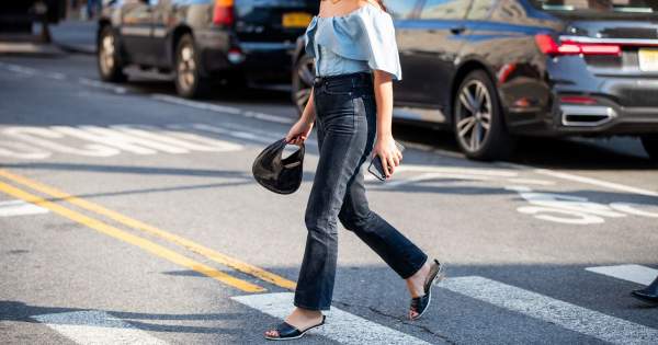 Borítókép: 2021 egyik tuti befektetése: A fekete bootcut farmer - Mutatunk is pár shopping tippet