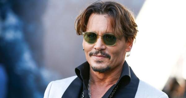 Borítókép: Az öltözködése legalább annyira kalandos, mint az élete: így változott Johnny Depp stílusa az évek során
