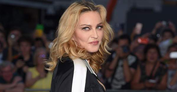 Borítókép: Nehéz szavakat találni! A 62 éves Madonna nem semmi fotóval tér vissza