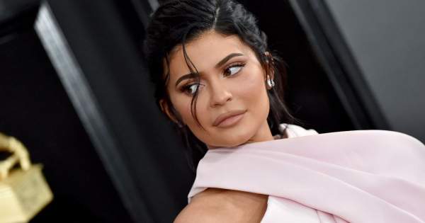 Borítókép: Kylie Jenner extrém frufrujáról mindenkinek megvan a véleménye - A nyár kedvence lesz, vagy épp ellenkezőleg?