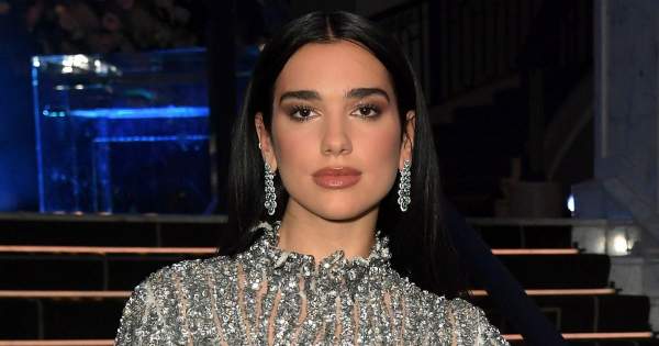 Borítókép: Dua Lipa merész bikinije kiakasztotta az eladási mutatókat - VIDEÓ