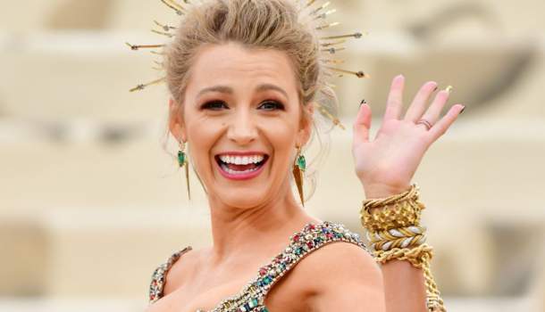 Borítókép: Te kiszúrtad már? Nagyon vicces részletet rejtenek Blake Lively régi vörös szőnyeges fotói 