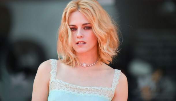 Borítókép: "Mintha megszállt volna" - A Dianát alakító Kristen Stewart különös dolgot mesélt a Spencer forgatásáról